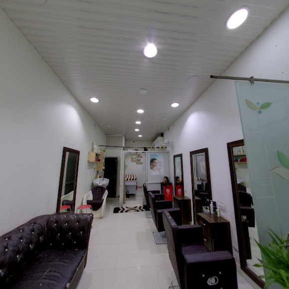 Bhatias Cuts & Curls Unisex salon Active Life | Salon