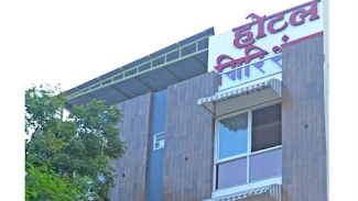 Hotel Giri Shankara Logo