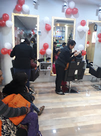 LooksnLocks Unisex Salon Active Life | Salon