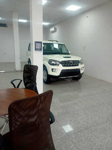 Mahindra Abhinandan Autozone Automotive | Show Room