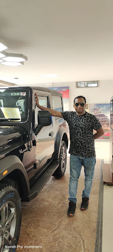 Mahindra Basanti Auto Agency - SUV Automotive | Show Room