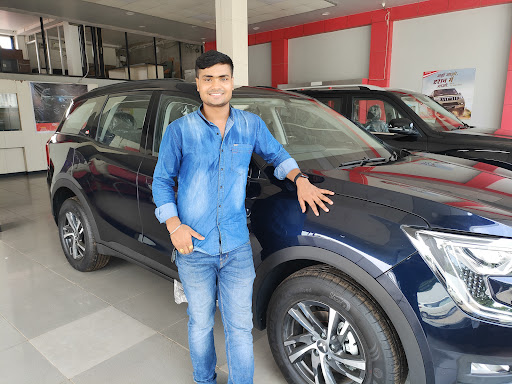 MAHINDRA DEEP AUTOMOBILES Automotive | Show Room