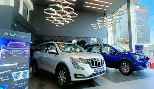 Mahindra Eram Motors Wayanad Automotive | Show Room