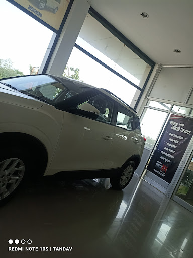 Mahindra Evergreen Motors, Baran Automotive | Show Room