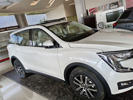 Mahindra Gadre Autocon Automotive | Show Room