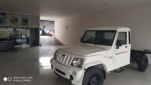 Mahindra Gehlot Motors - SUV Automotive | Show Room