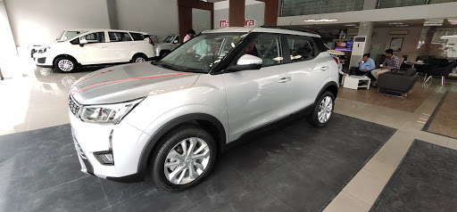 Mahindra Lekh Raj Auto Plaza - SUV Automotive | Show Room