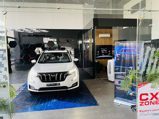 Mahindra Makkar Motors - SUV Automotive | Show Room