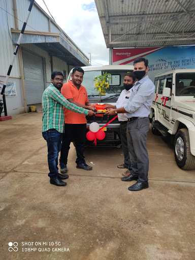 Mahindra Minerva Automobiles - SUV Automotive | Show Room