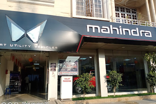 Mahindra Motorline Auto - SUV Automotive | Show Room