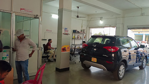 Mahindra Saluja Auto Retails Pvt.Ltd. Automotive | Show Room