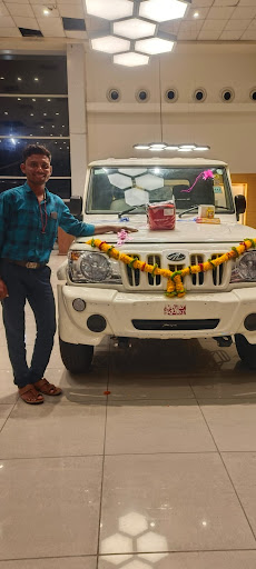 Mahindra Unnati Motors Automotive | Show Room