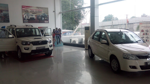 Mahindra Worldwide Autozone - SUV Automotive | Show Room