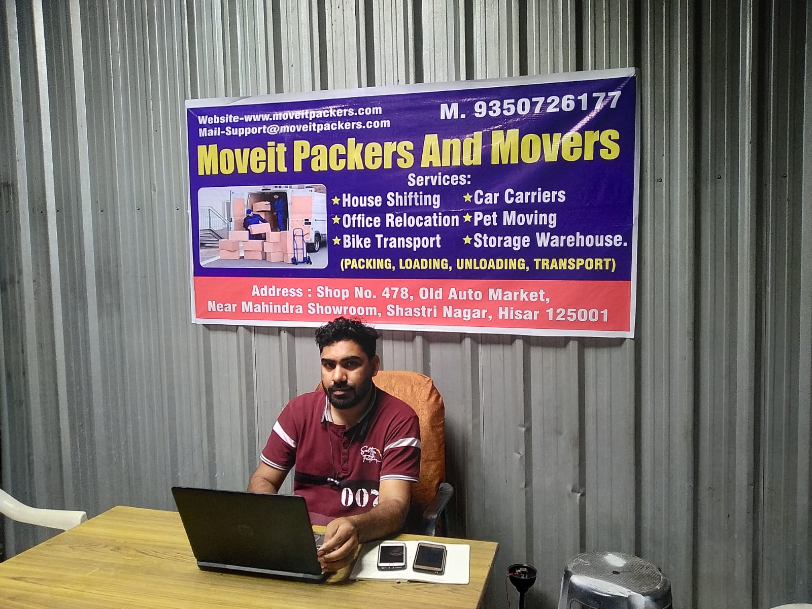 Moveit Packers And Movers Logo