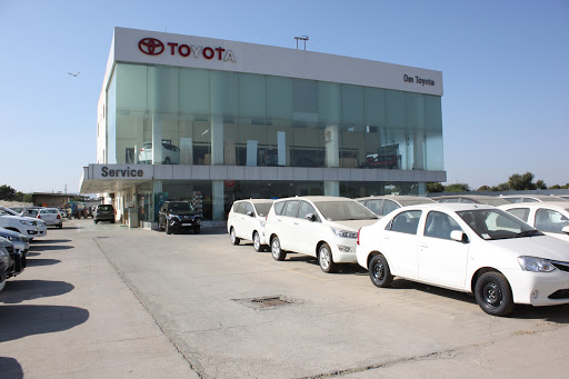 OM TOYOTA Automotive | Show Room