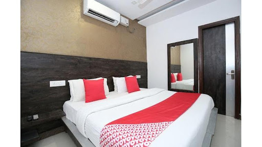 OYO 13431 Hotel Royal Blue Accomodation | Hotel