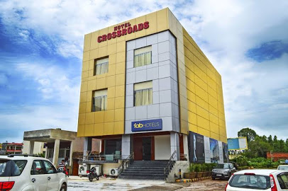 OYO 7100 Hotel Crossroads Logo