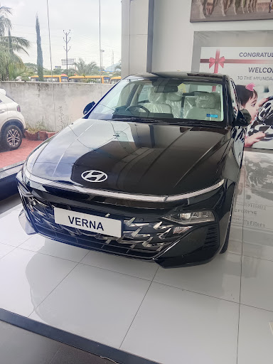 Prince Hyundai 01 Automotive | Show Room