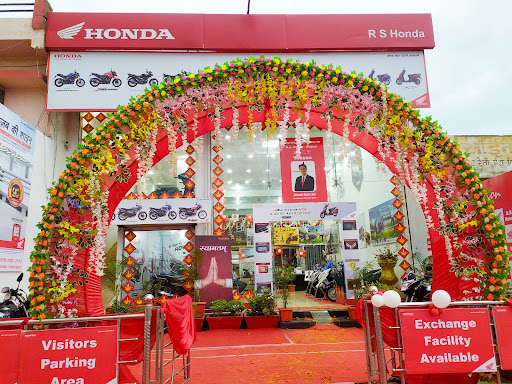 R S Honda Dealer Automotive | Show Room