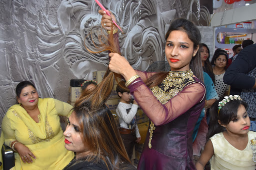 Salon in Yamuna Vihar Active Life | Salon