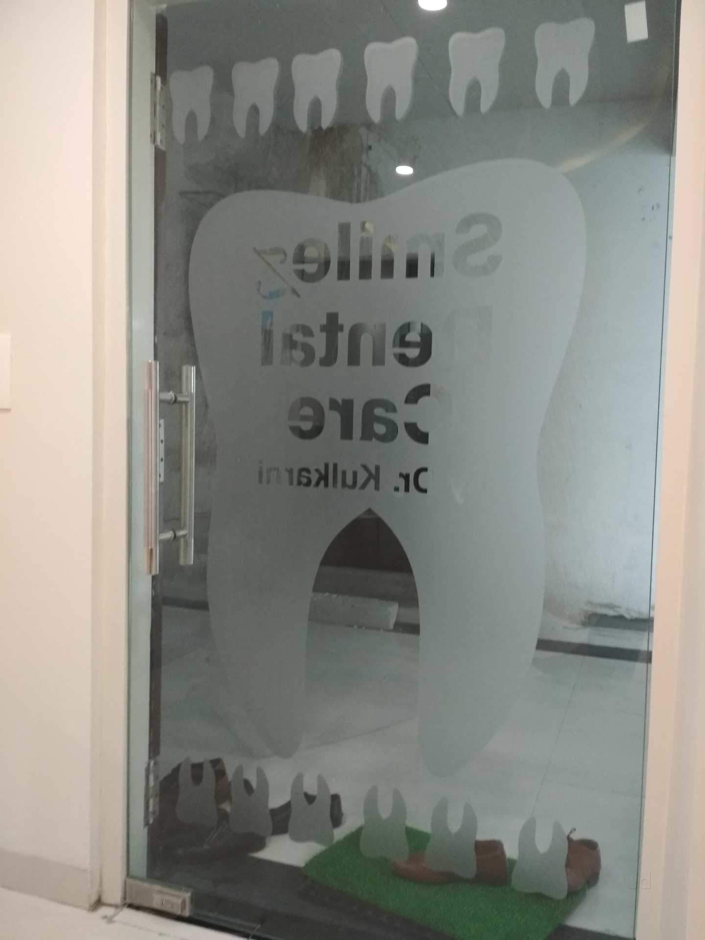 Smilez Dental Clinic Logo