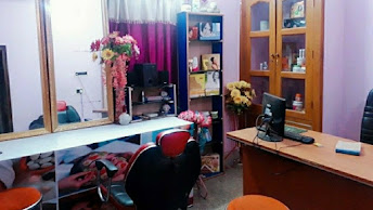 UPAHAR UNISEX PARLOUR Active Life | Salon