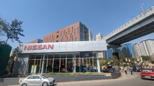 VIBRANT NISSAN Automotive | Show Room