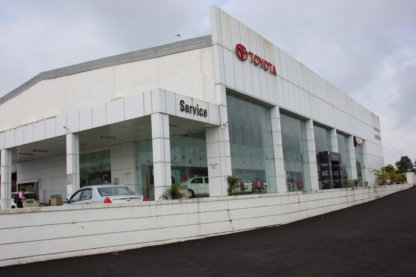 WASAN TOYOTA Showroom Automotive | Show Room